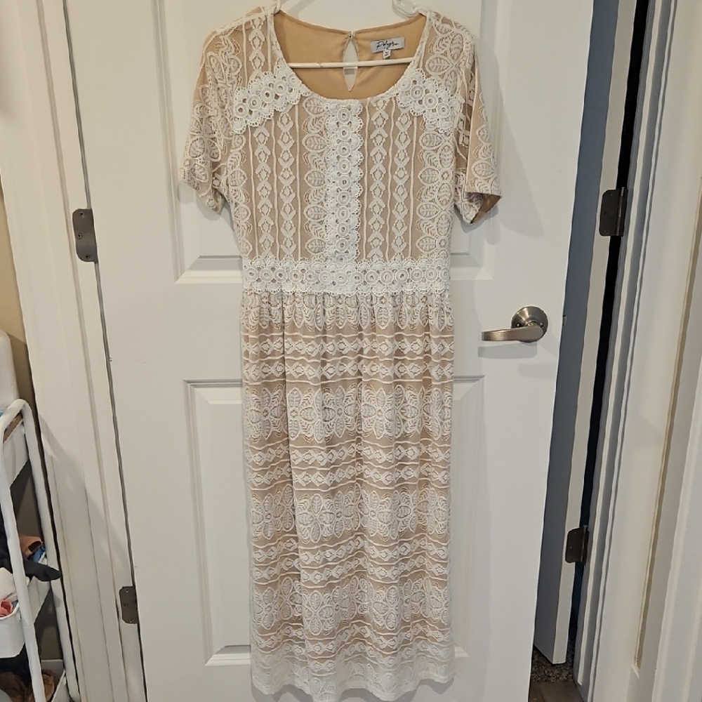 POLYGRAM Elegant Lace Midi Dress - Cream and White Size MEDIUM